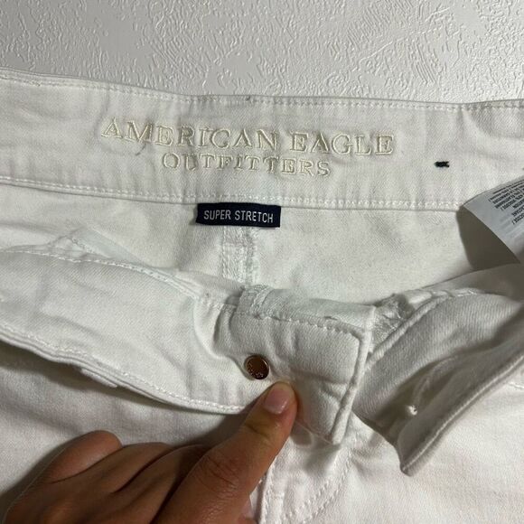 American Eagle White Denim Shorts | Classic Fit | Size 2 - Picture 8 of 8